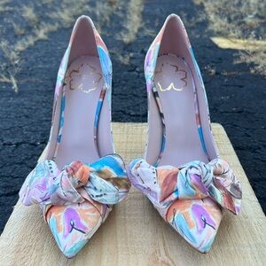TED BAKER of London RYMIIAH Bow heels sz 7-37